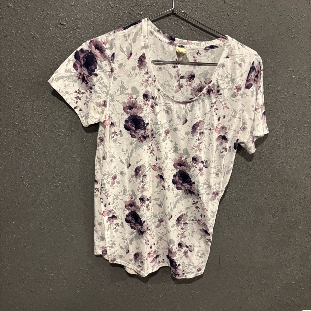 Faded Glory White And Purple Fitted Short Sleeve Tee